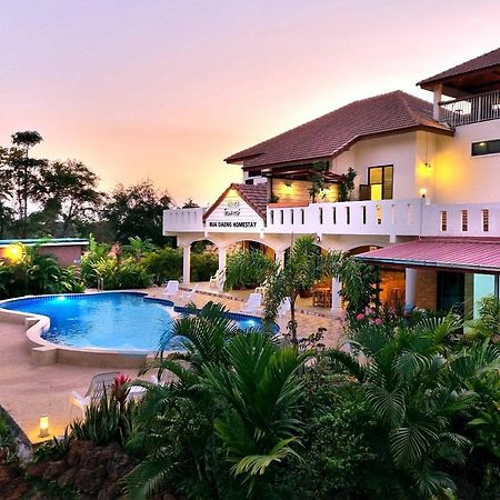 Bua Daeng Homestay Resort Kumphawapi 外观 照片