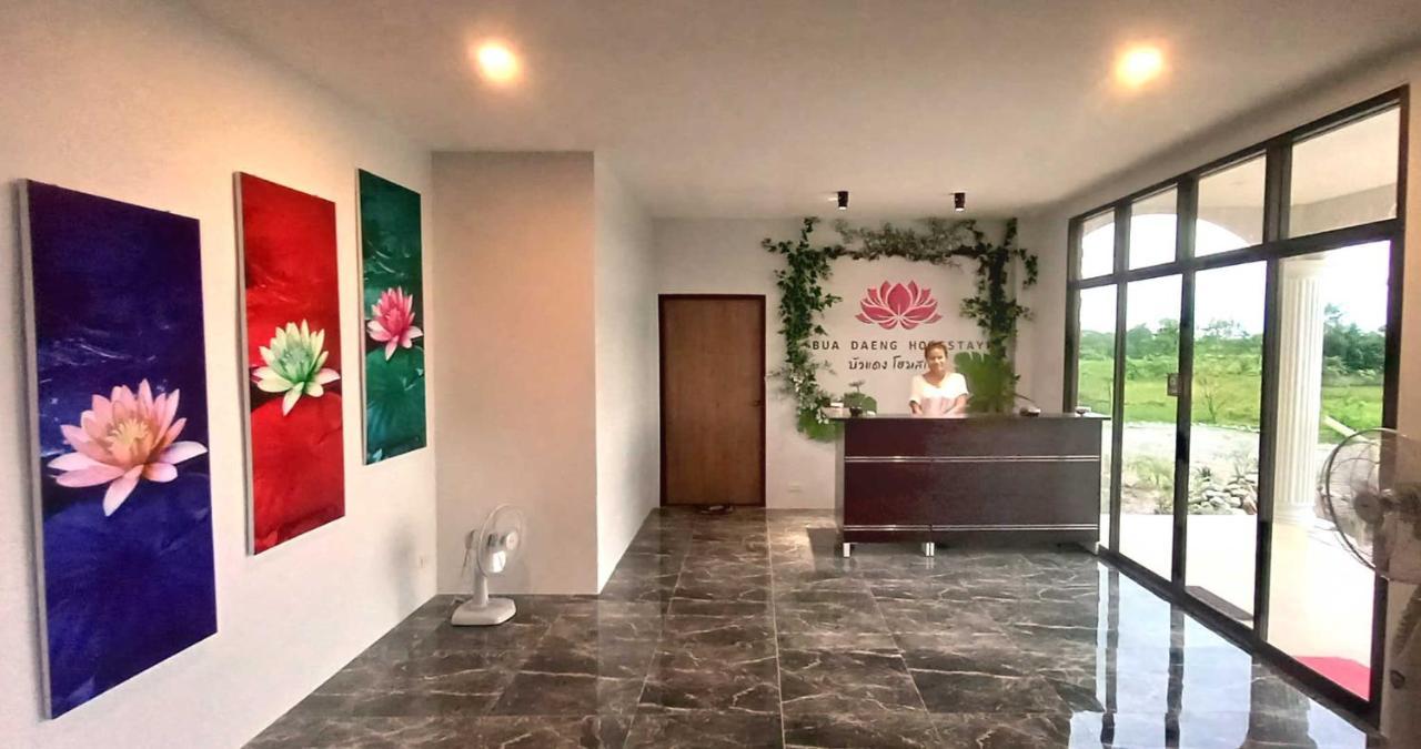 Bua Daeng Homestay Resort Kumphawapi 外观 照片