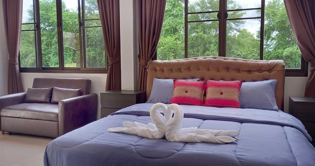 Bua Daeng Homestay Resort Kumphawapi 外观 照片