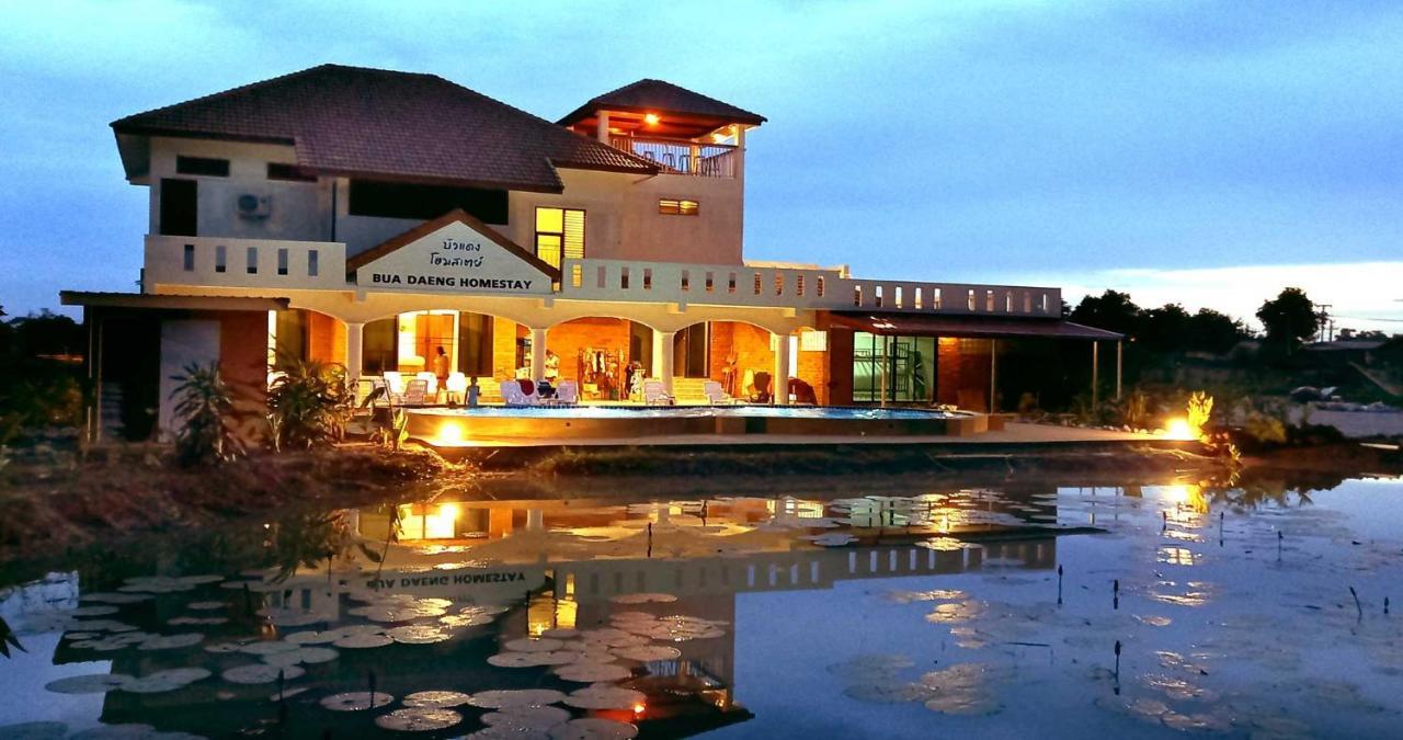 Bua Daeng Homestay Resort Kumphawapi 外观 照片