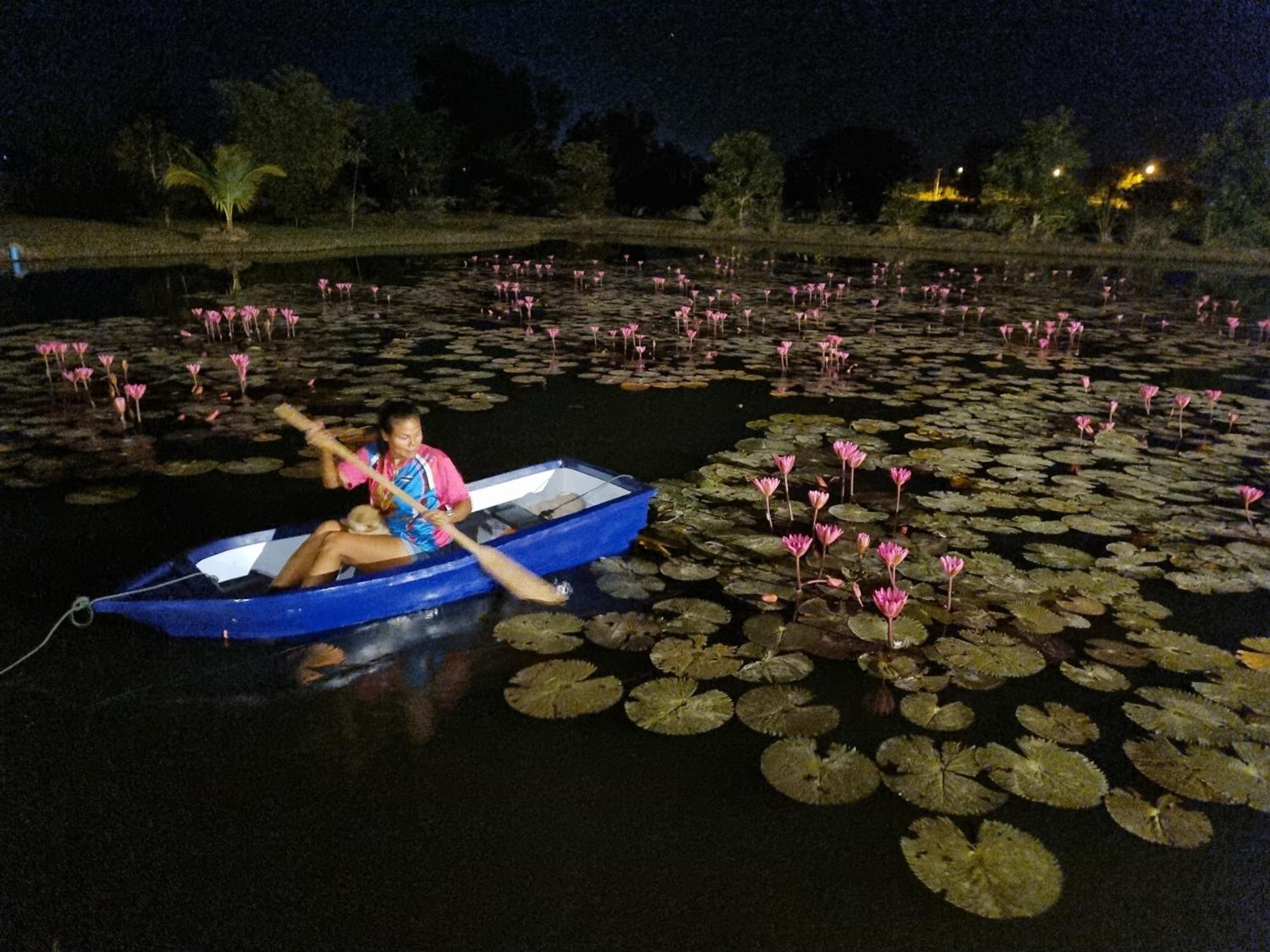 Bua Daeng Homestay Resort Kumphawapi 外观 照片