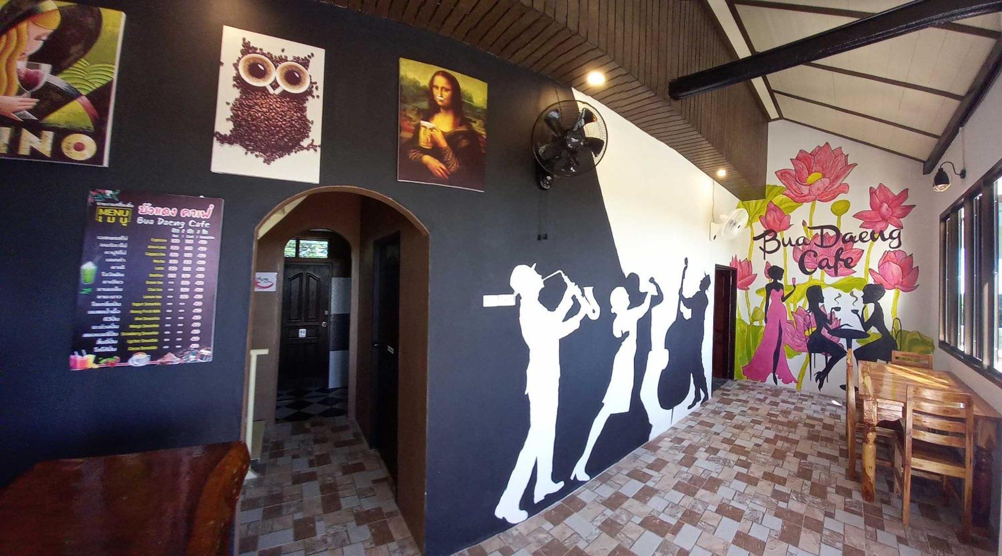 Bua Daeng Homestay Resort Kumphawapi 外观 照片