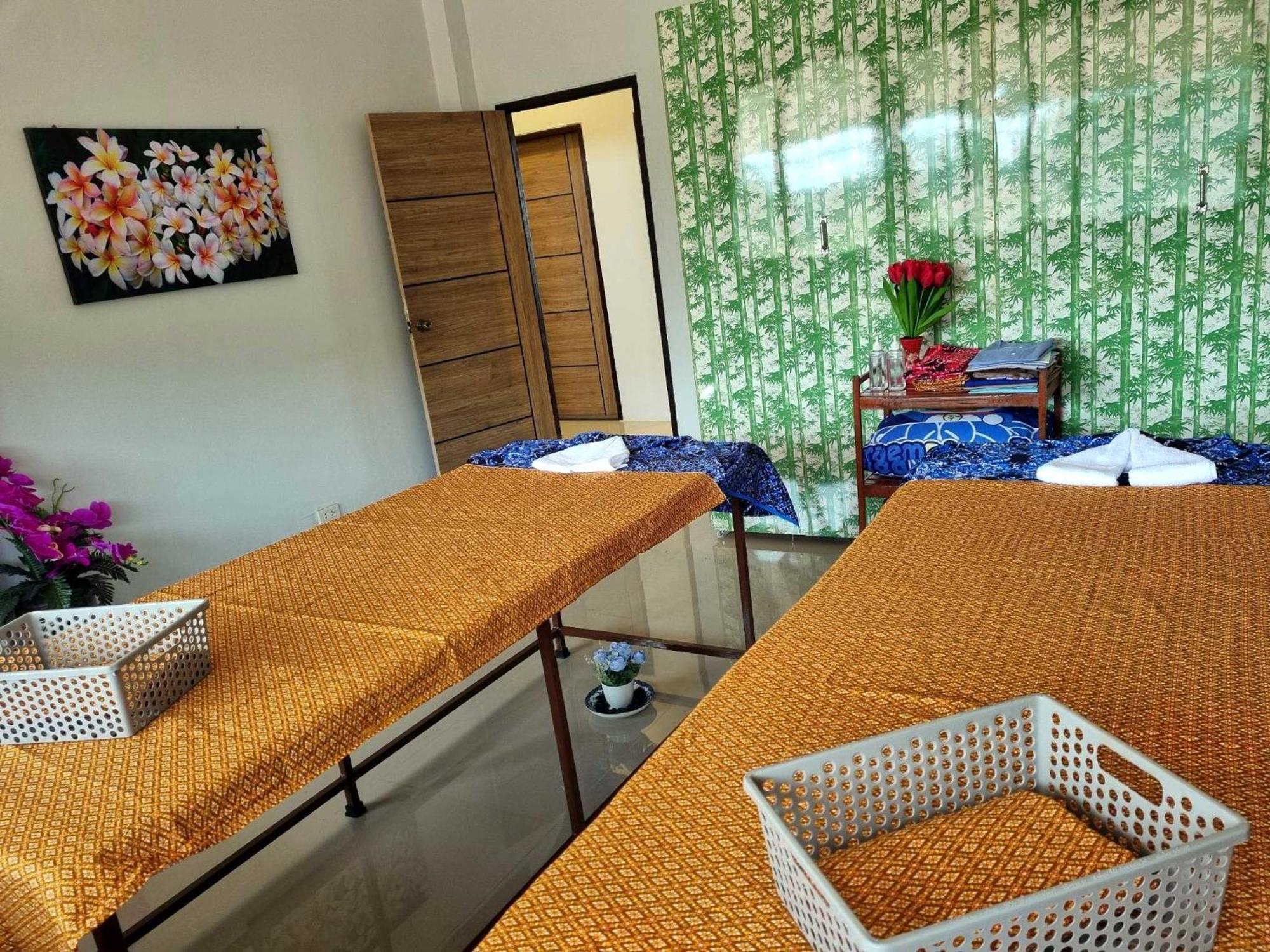 Bua Daeng Homestay Resort Kumphawapi 外观 照片