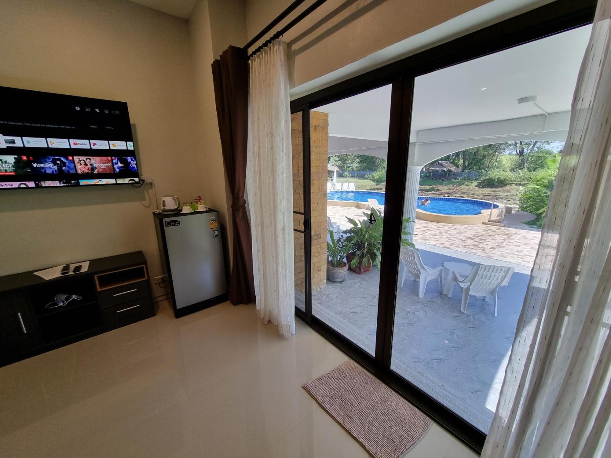 Bua Daeng Homestay Resort Kumphawapi 外观 照片