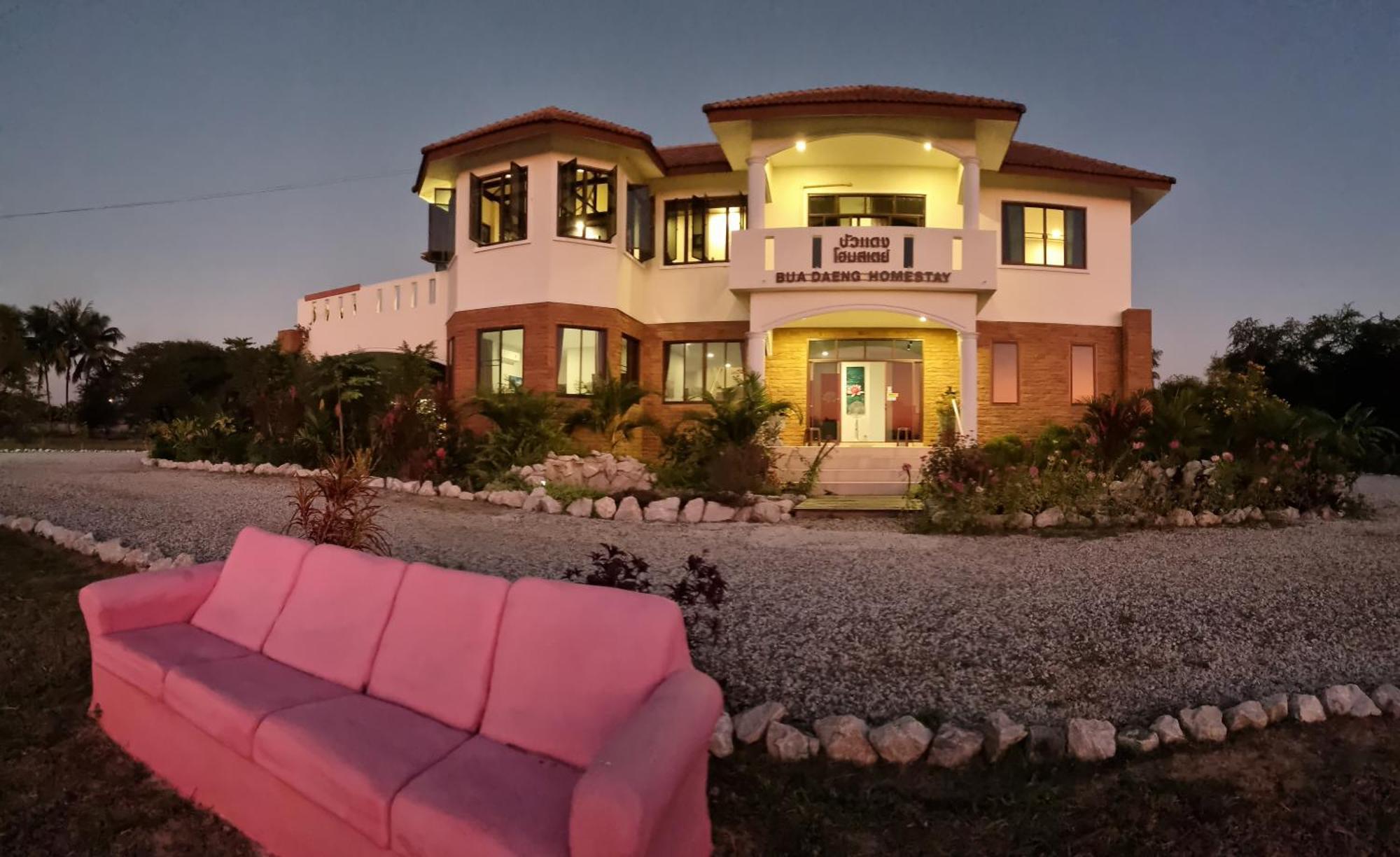 Bua Daeng Homestay Resort Kumphawapi 外观 照片